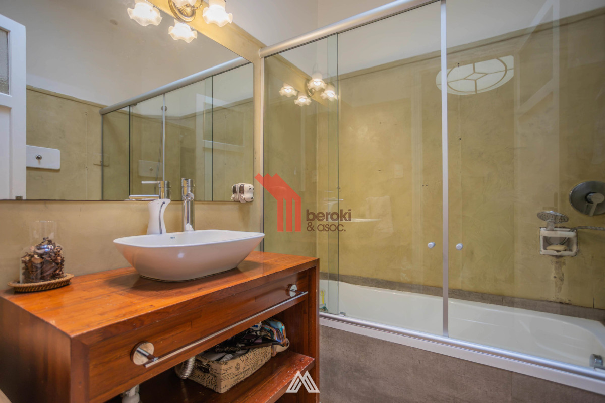 Casa ID.281 - Venta Casa 3 dormitorios Punta Carretas fondo barbacoa y estudio con sala de espera