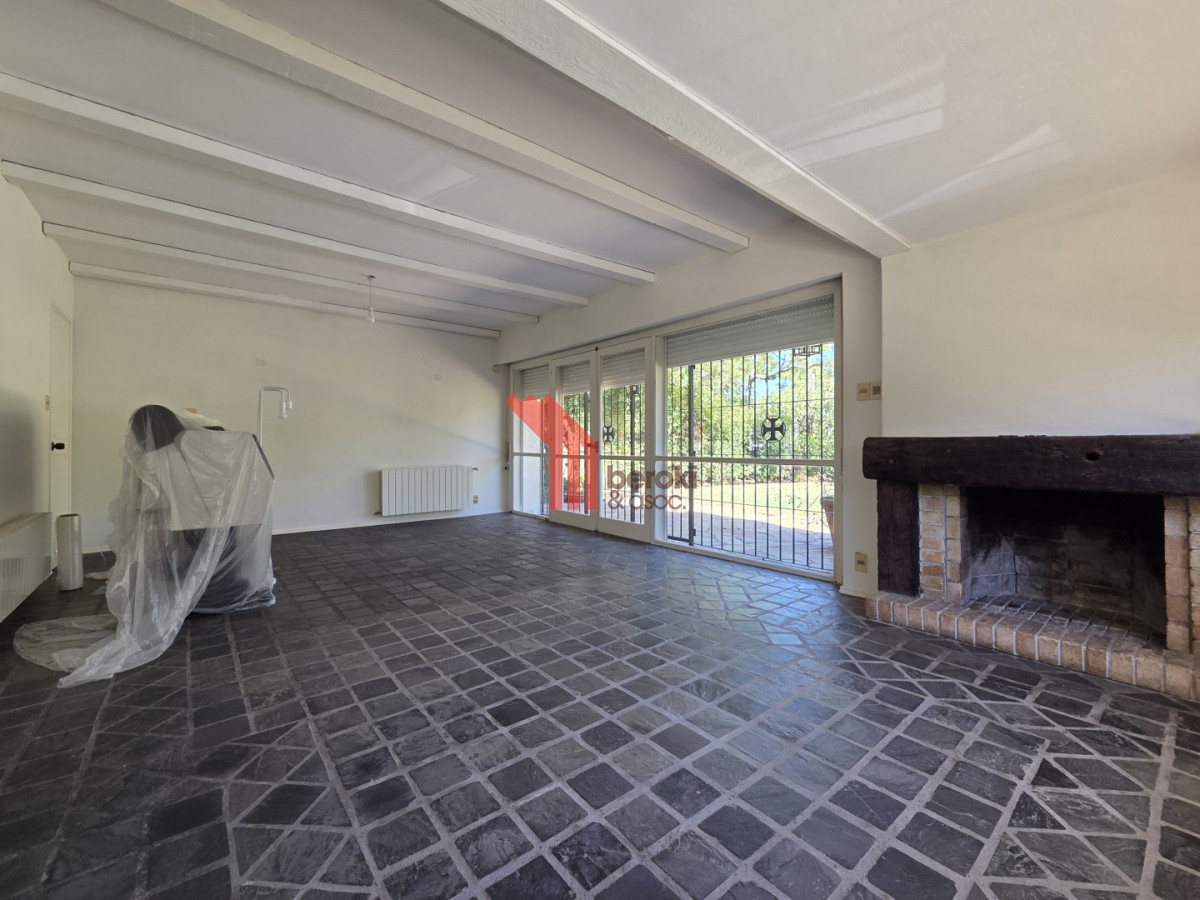 Casa ID.195 - Alquiler Casa en Carrasco 5 Dormitorios Jardín y Barbacoa 