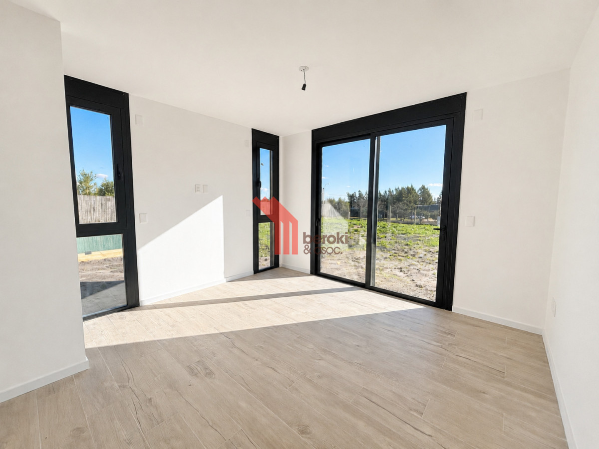Casa ID.210 - Venta Casa a Estrenar 3 Dormitorios La Juana Piscina Barbacoa y Excelente Orientación