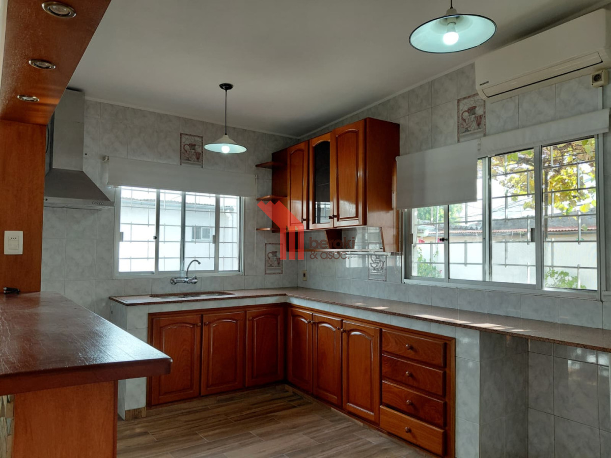 Casa ID.226 - Venta casa 3 dormitorios, 2 baños, mas monoambiente, Colon