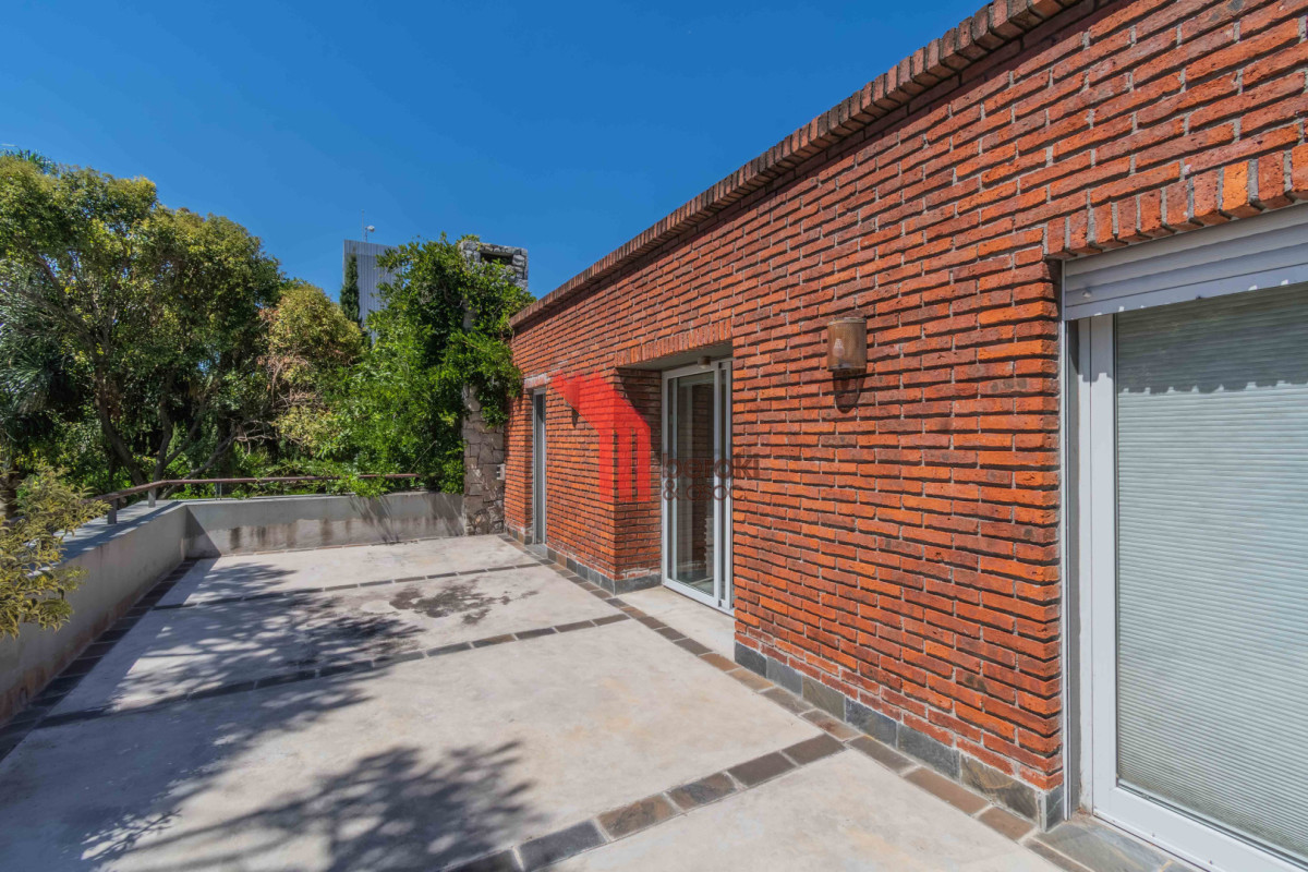 Casa ID.161 - Casa en Carrasco sobre 603 m² de terreno con potencial de ampliación