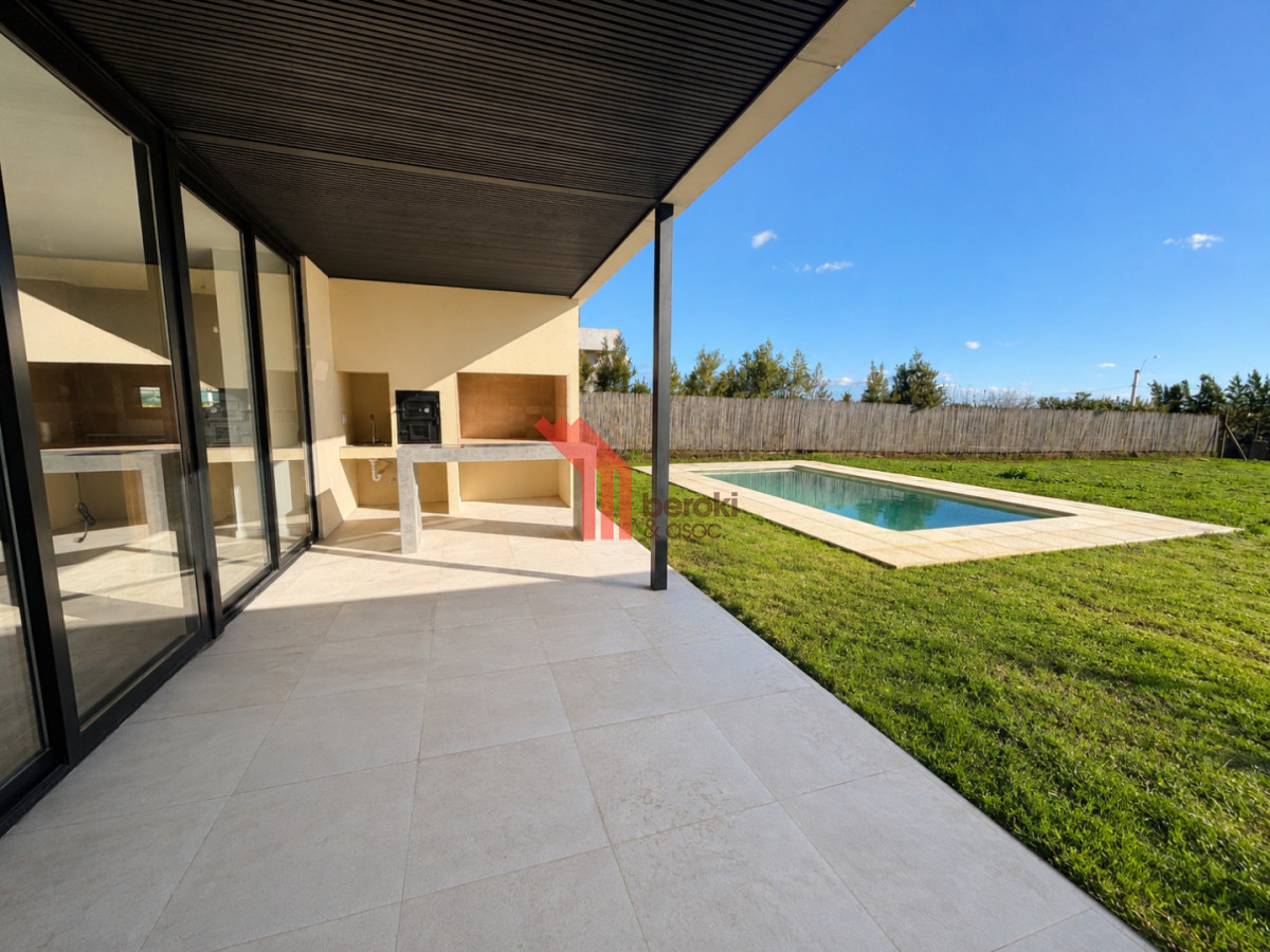 Casa ID.210 - Venta Casa a Estrenar 3 Dormitorios La Juana Piscina Barbacoa y Excelente Orientación