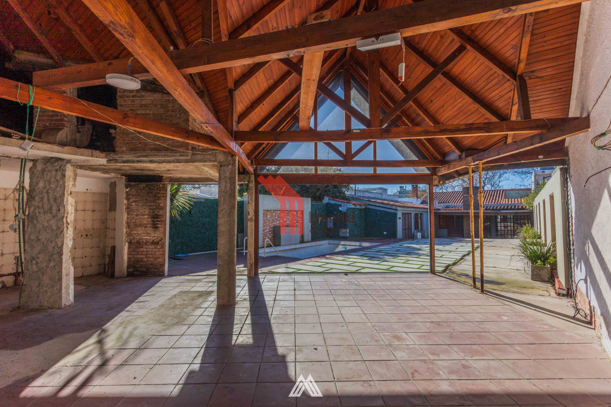 Casa ID.24 - Alquiler Casa Punta Gorda 4 Dormitorios Jardín Piscina Y Barbacoa