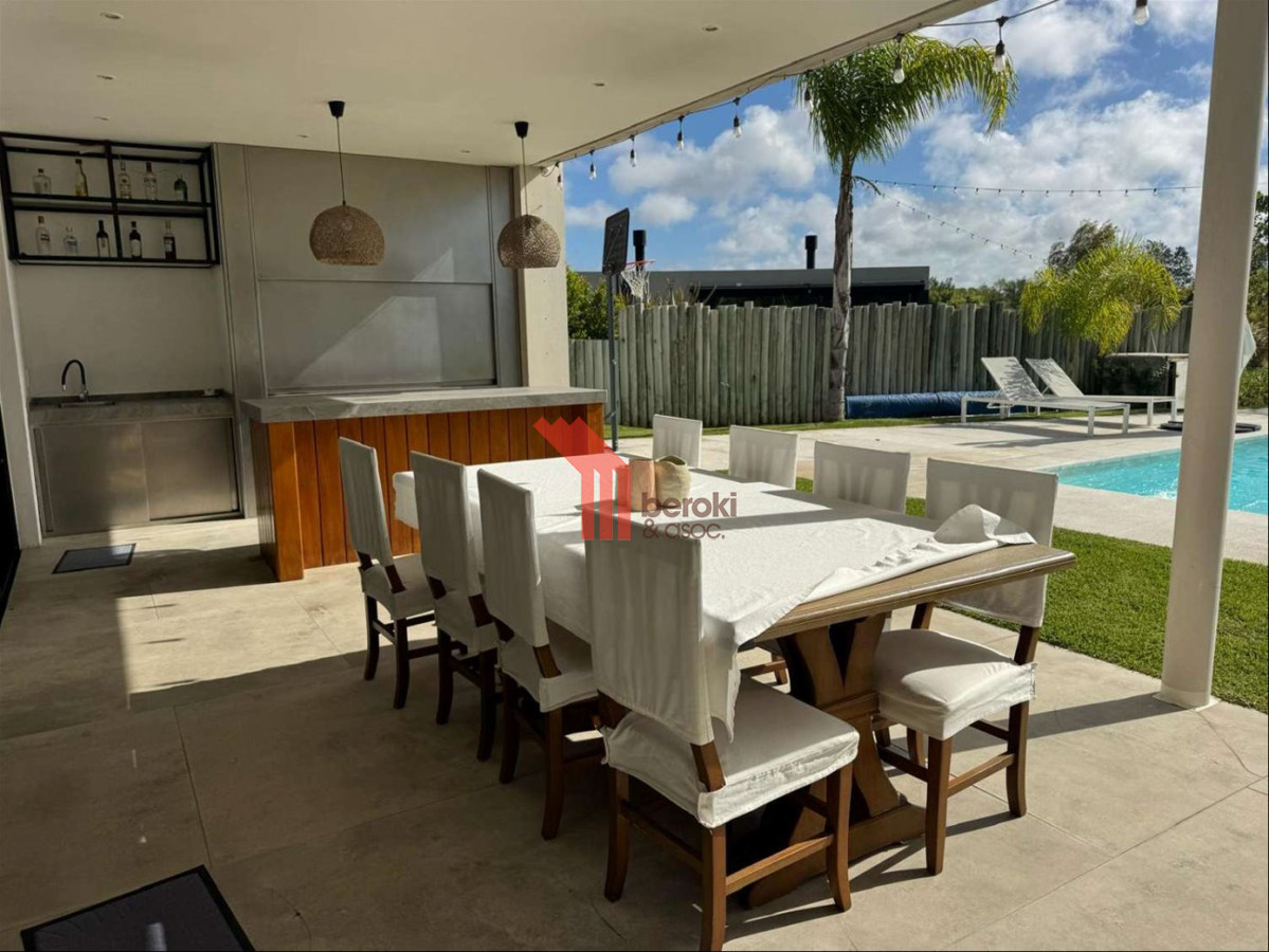 Casa ID.193 - Casa de 4 dormitorios sobre lago en Viñedos de la Tahona - 1.497 m² de terreno