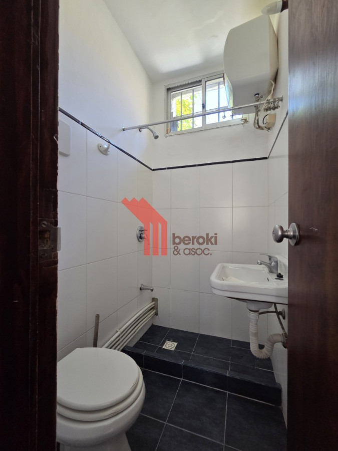 Casa ID.195 - Alquiler Casa en Carrasco 5 Dormitorios Jardín y Barbacoa 