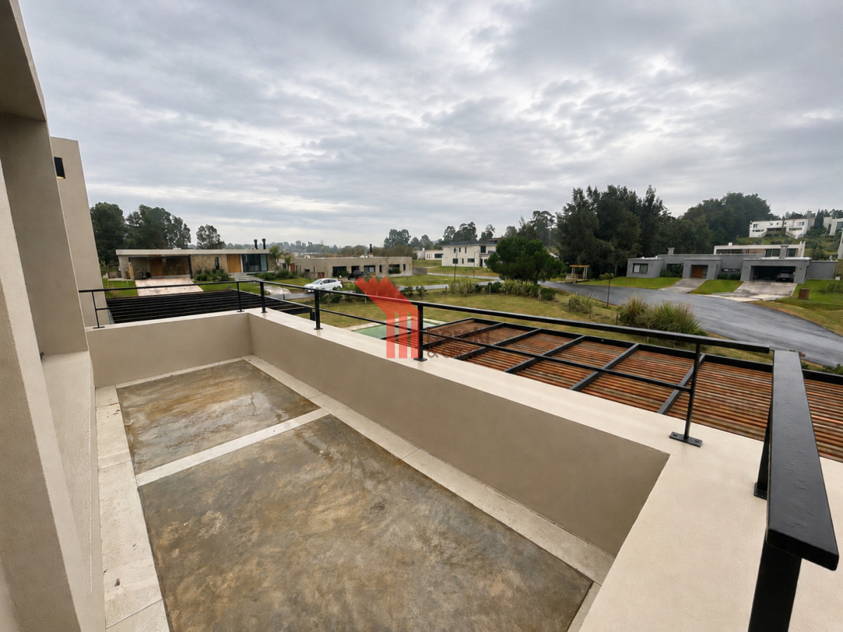 Casa ID.229 - Venta de casa de 3 dormitorios, 3 baños y cuarto de servicio en Altos de la Tahona con piscina y parrillero