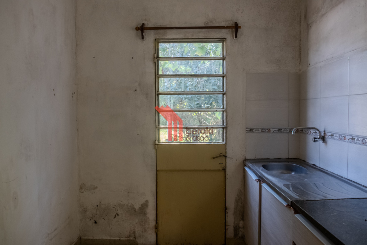 Casa ID.138 - Venta Casa 2 dormitorios, gge, Gran Terreno 636 m2. Carrasco Norte.