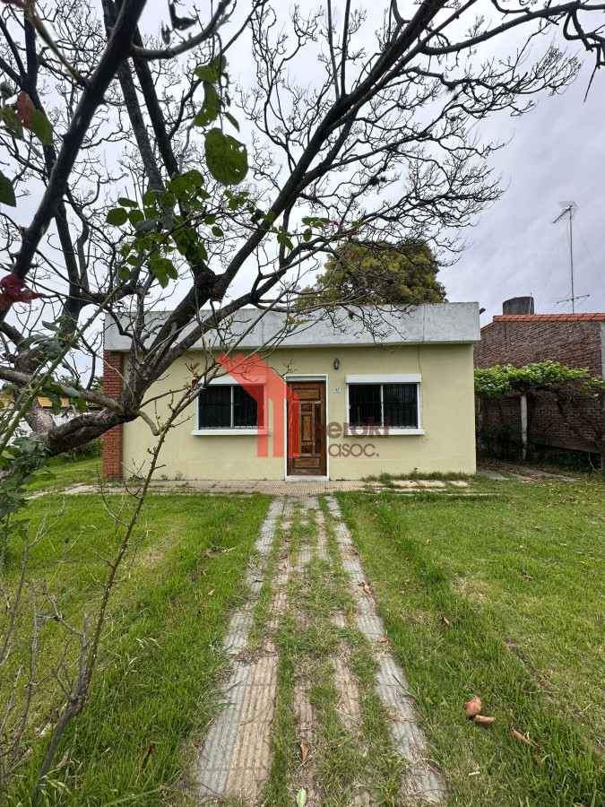 Casa ID.93 - Venta Casa 2 dormitorios. Carrasco Norte, Amplio terreno 636 m2