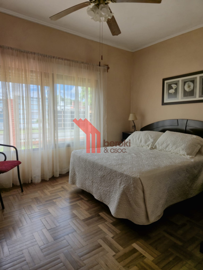 Casa ID.208 - Venta Casa 3 dormitorios, jardín, garaje, Taller, Depósito, Local Comercial.