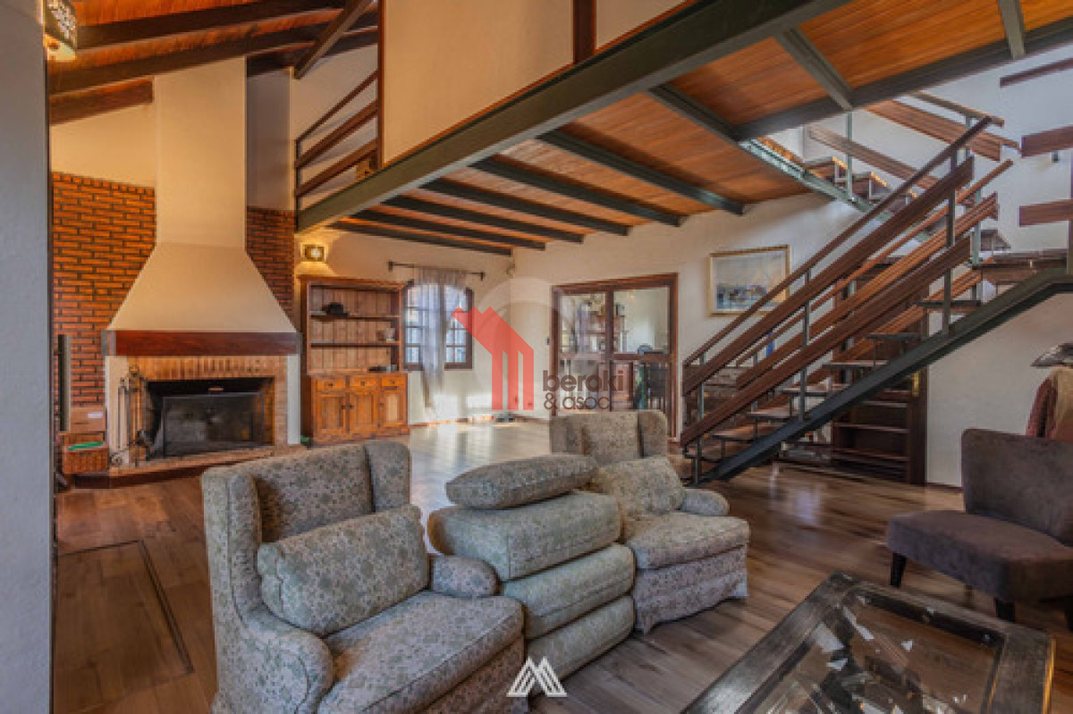 Casa ID.16 - Venta Casa 3 Dormitorios Barra De Carrasco Con Piscina Y 4 Cocheras