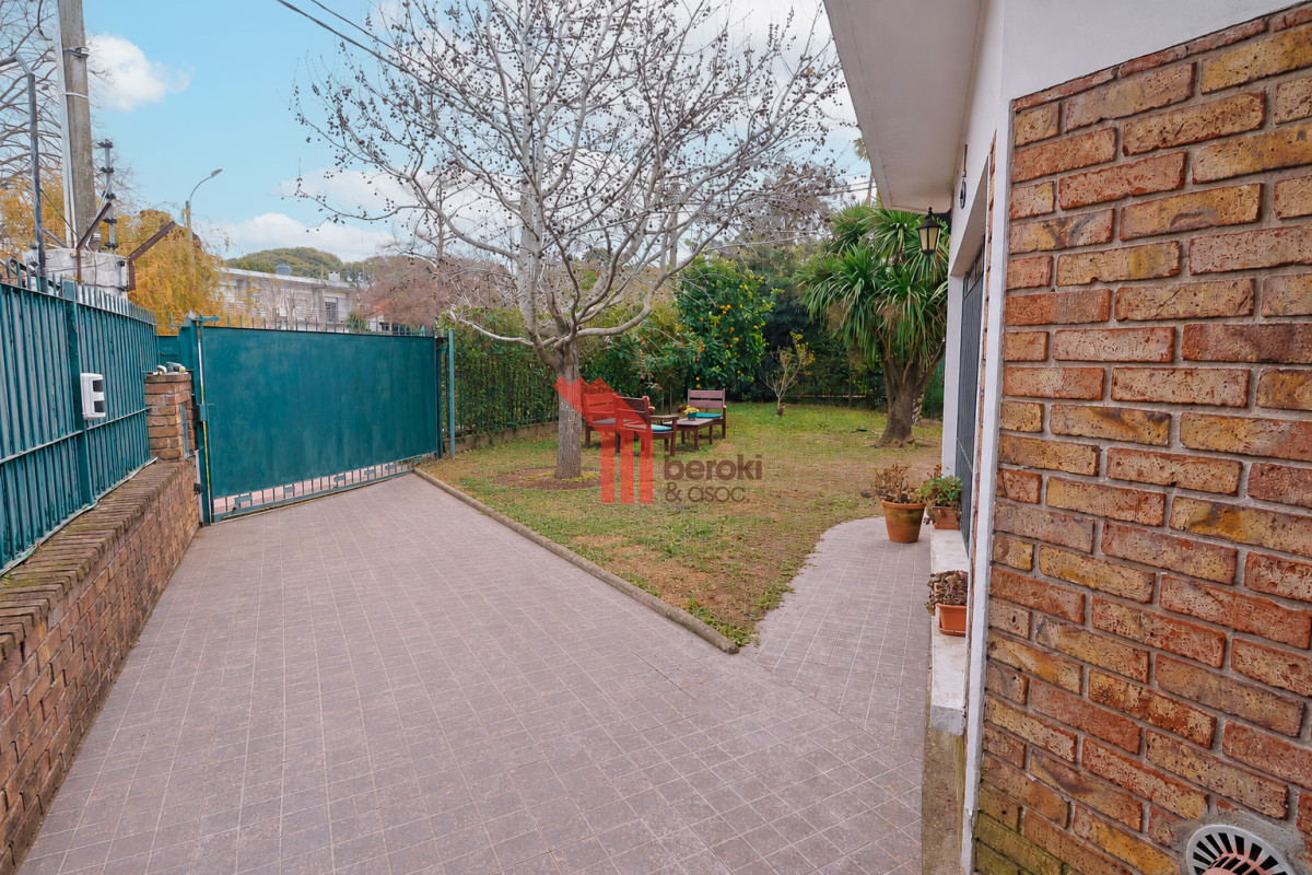 Casa ID.244 - Venta casa de 3 dormitorios y altillo en Carrasco Sur