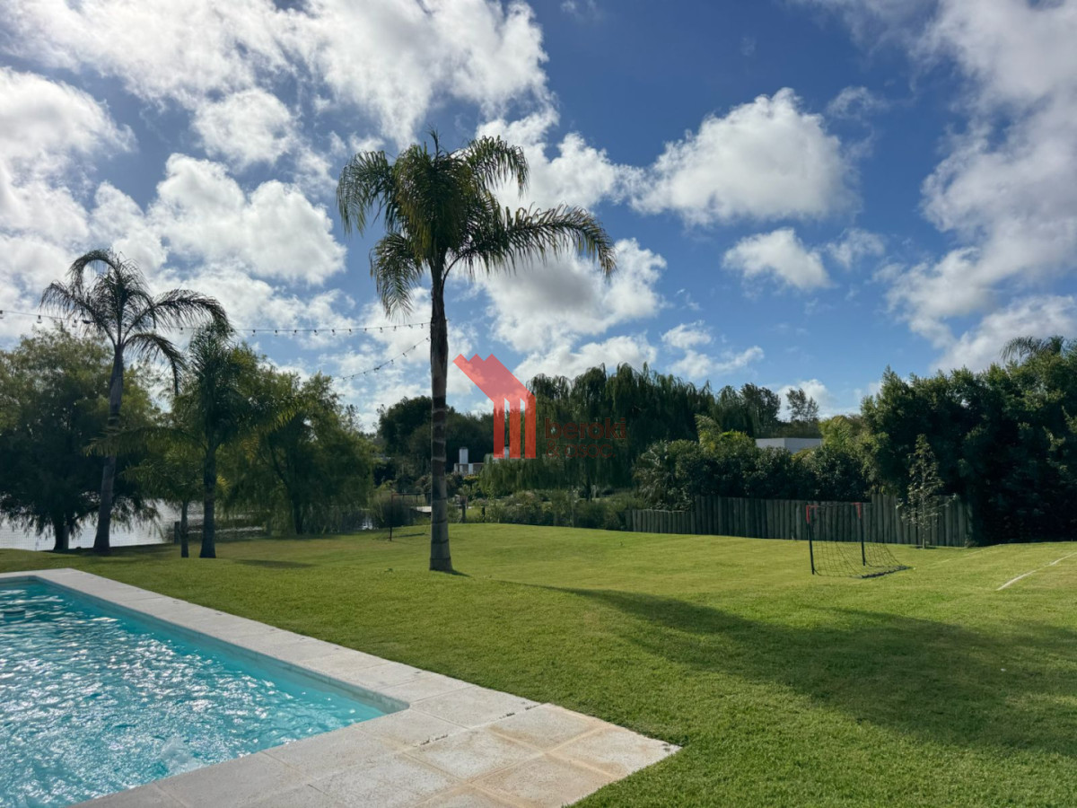 Casa ID.193 - Casa de 4 dormitorios sobre lago en Viñedos de la Tahona - 1.497 m² de terreno