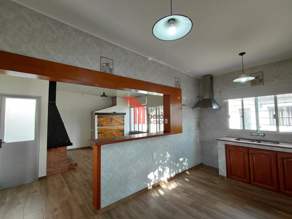 Casa ID.226 - Venta casa 3 dormitorios, 2 baños, mas monoambiente, Colon