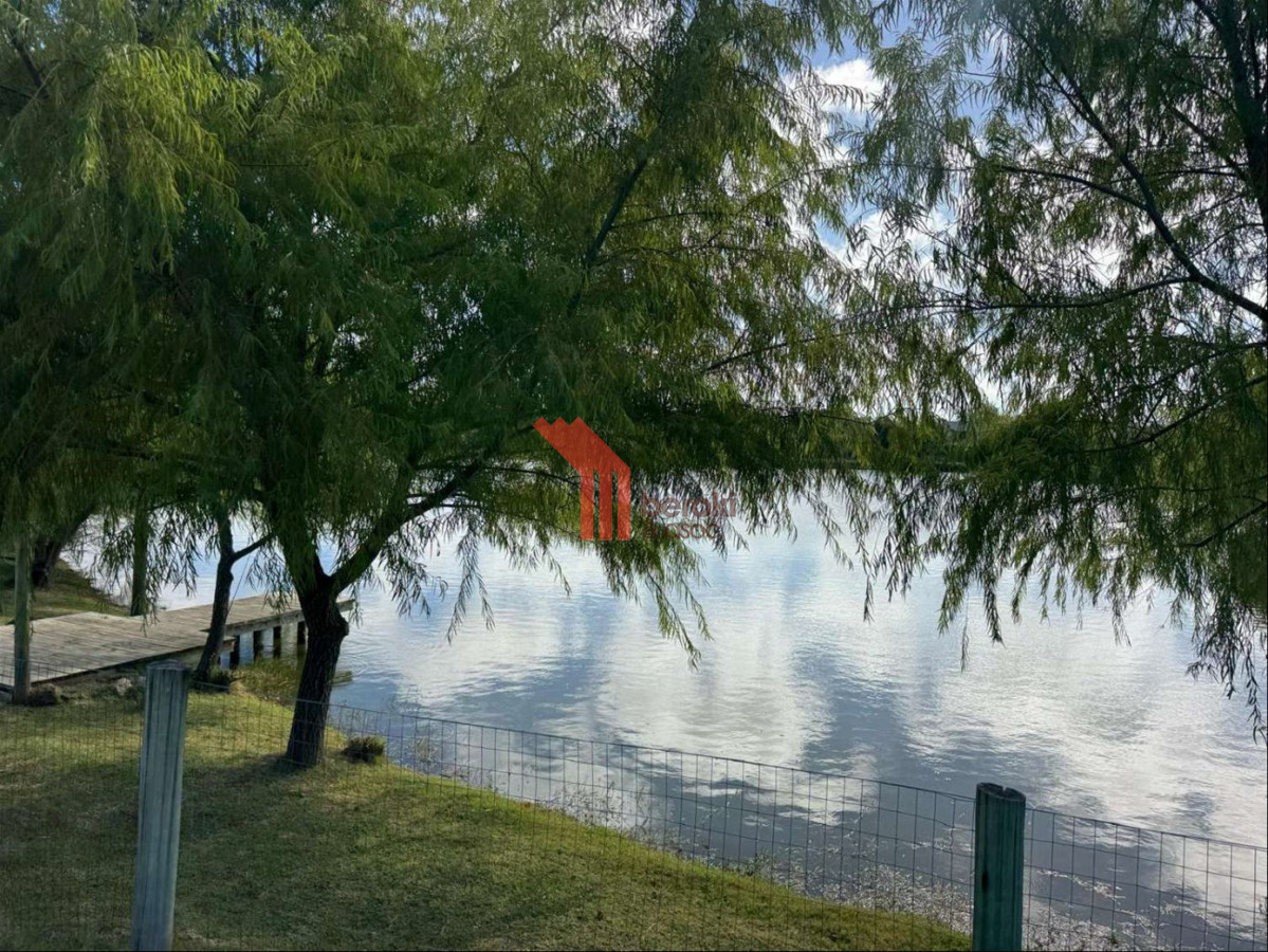 Casa ID.193 - Casa de 4 dormitorios sobre lago en Viñedos de la Tahona - 1.497 m² de terreno