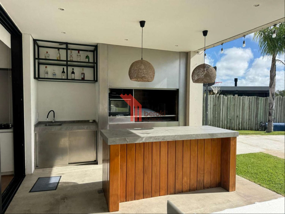 Casa ID.193 - Casa de 4 dormitorios sobre lago en Viñedos de la Tahona - 1.497 m² de terreno