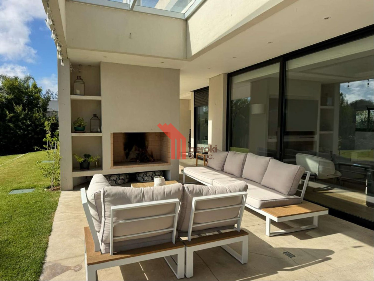 Casa ID.193 - Casa de 4 dormitorios sobre lago en Viñedos de la Tahona - 1.497 m² de terreno