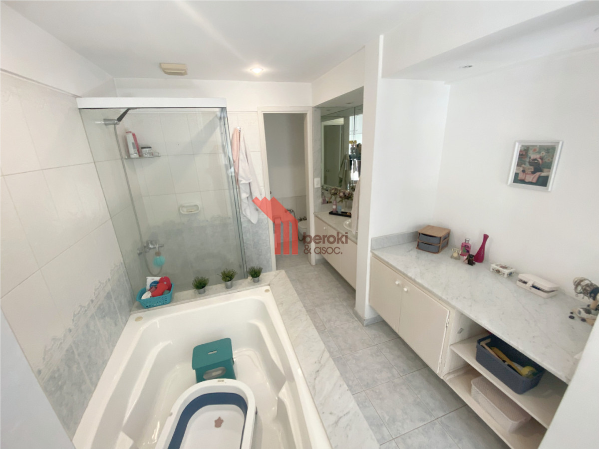 Casa ID.115 - Venta Casa Malvin 4 Dormitorios 3 Baños Garage