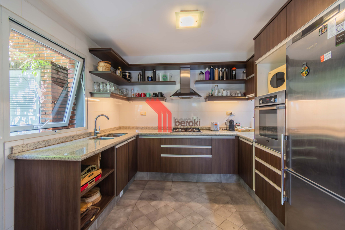 Casa ID.161 - Casa en Carrasco sobre 603 m² de terreno con potencial de ampliación