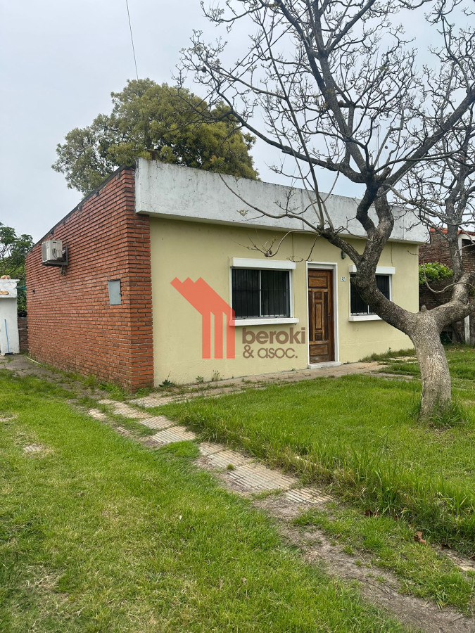 Casa ID.93 - Venta Casa 2 dormitorios. Carrasco Norte, Amplio terreno 636 m2