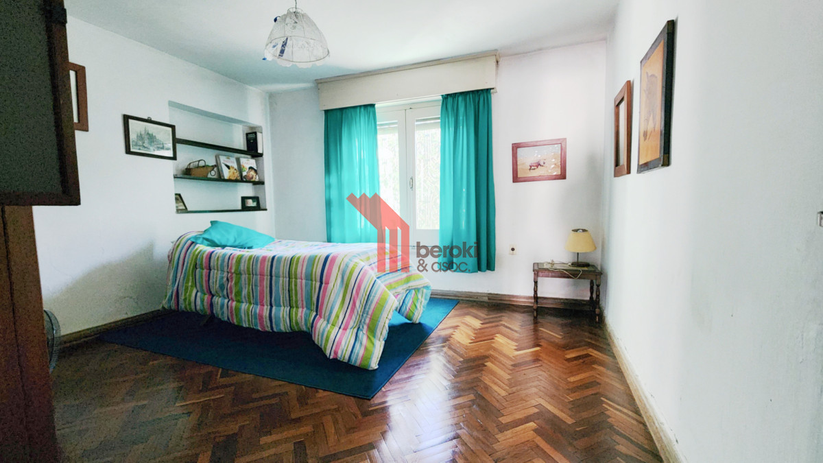 Casa ID.256 - Venta Casa Quinta Colón 8 Dormitorios