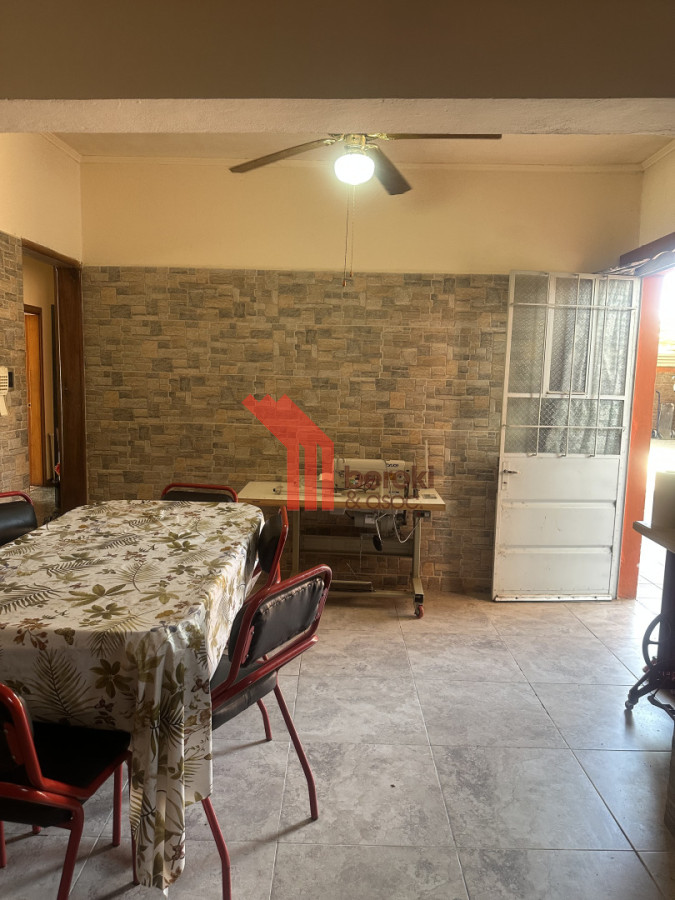 Casa ID.139 - Venta Casa 3 dormitorios+ Apto+ Local+ Parrillero +Deposito+ Gge. Terreno 422m2