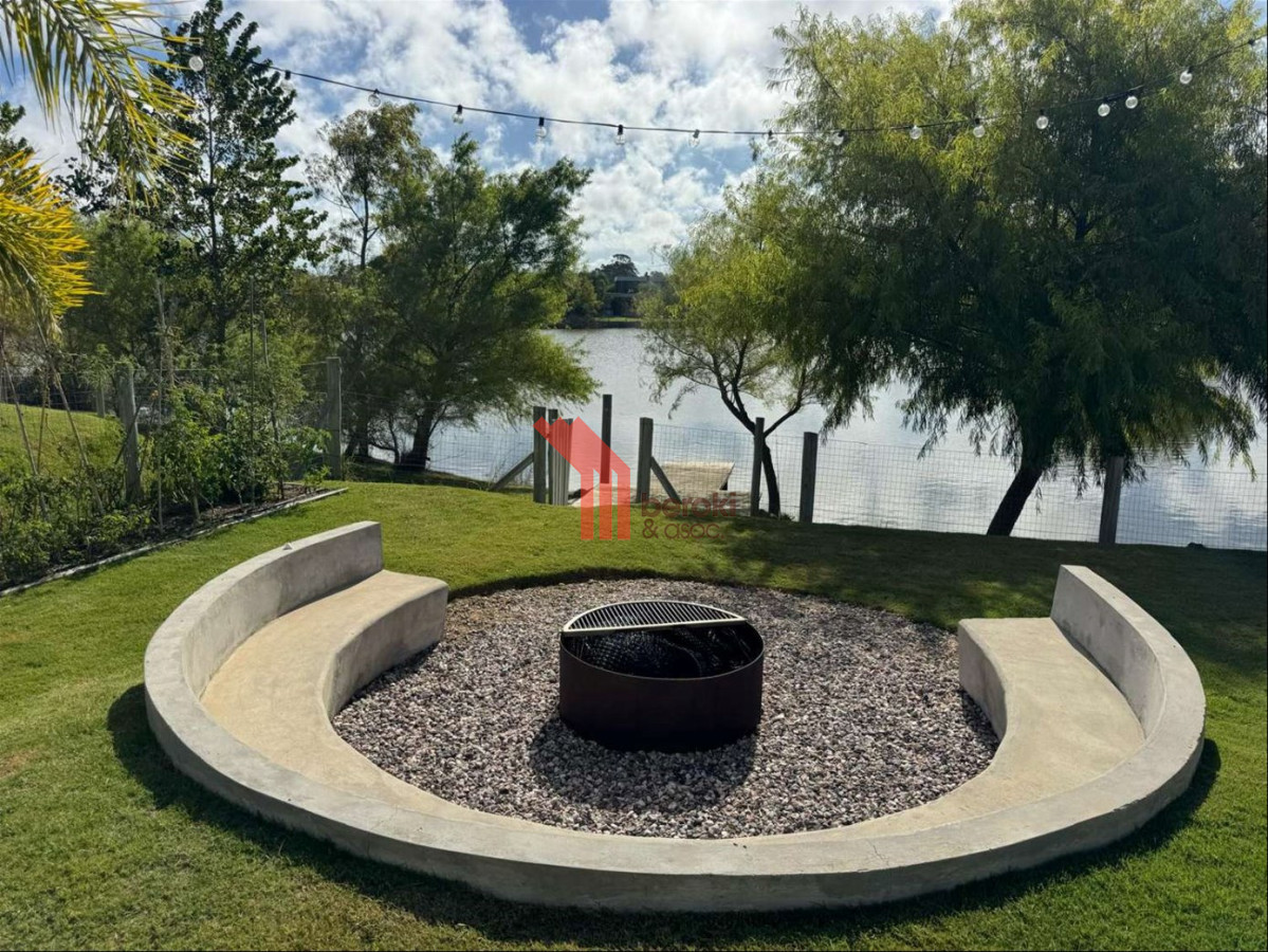 Casa ID.193 - Casa de 4 dormitorios sobre lago en Viñedos de la Tahona - 1.497 m² de terreno