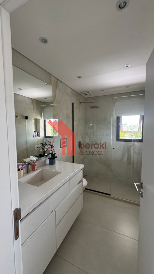 Casa ID.193 - Casa de 4 dormitorios sobre lago en Viñedos de la Tahona - 1.497 m² de terreno