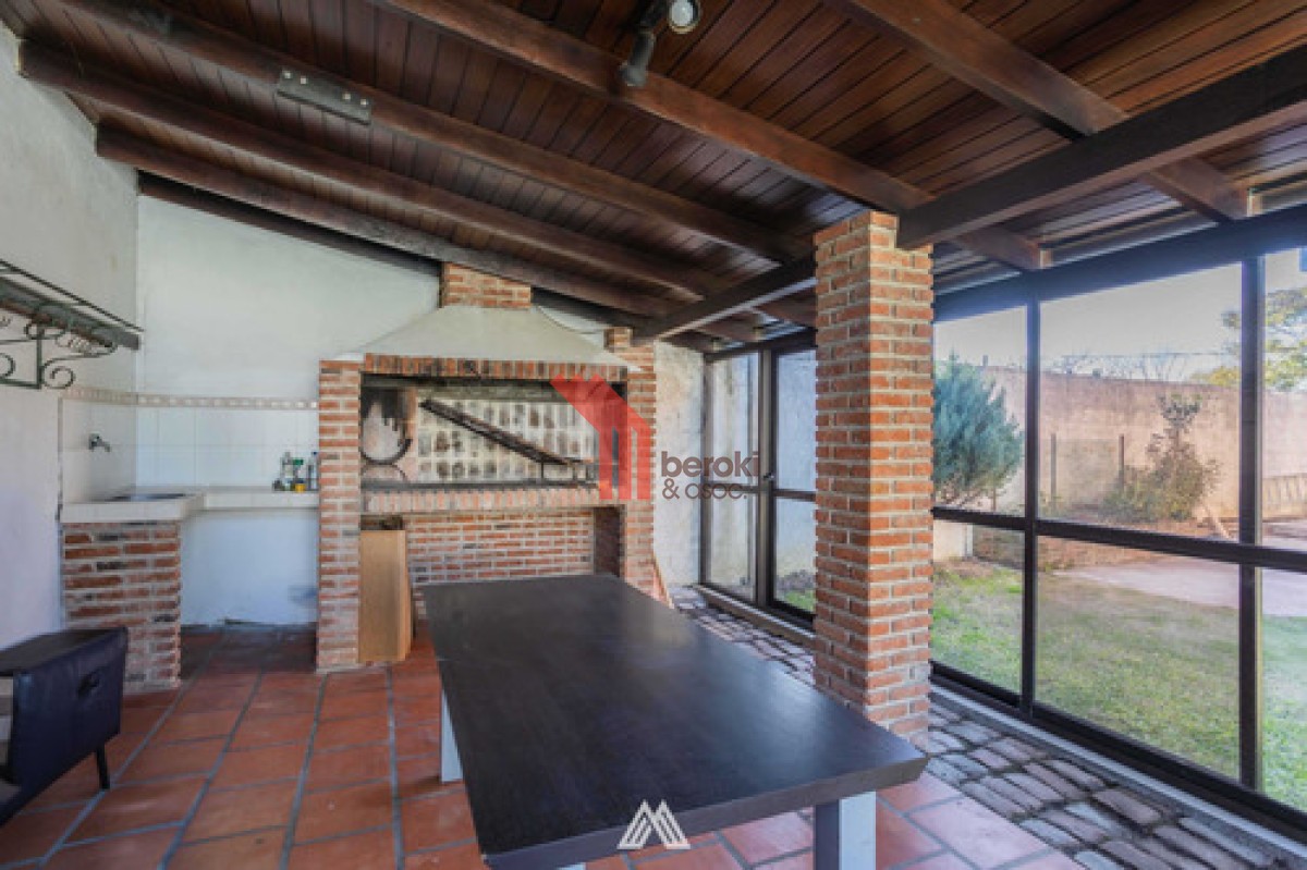 Casa ID.16 - Venta Casa 3 Dormitorios Barra De Carrasco Con Piscina Y 4 Cocheras
