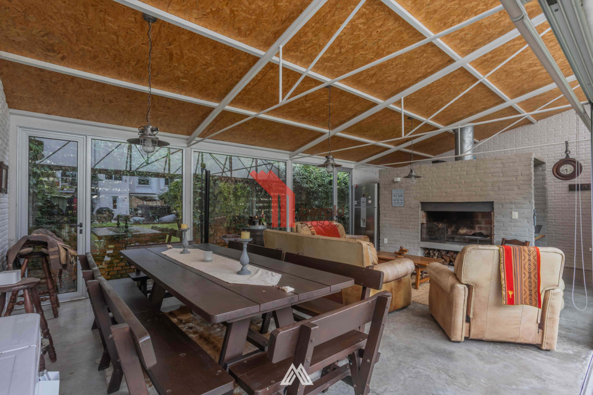 Casa ID.281 - Venta Casa 3 dormitorios Punta Carretas fondo barbacoa y estudio con sala de espera