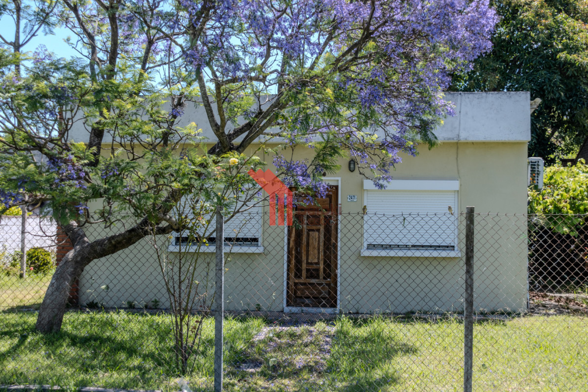 Casa ID.93 - Venta Casa 2 dormitorios. Carrasco Norte, Terreno 636 m2