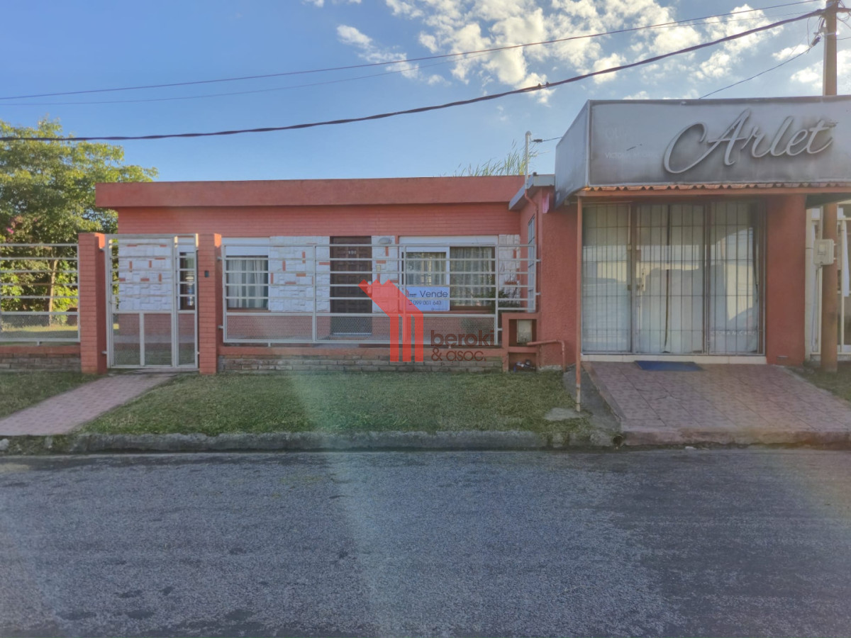 Casa ID.208 - Venta Casa 3 dormitorios, jardín, garaje, Taller, Depósito, Local Comercial.