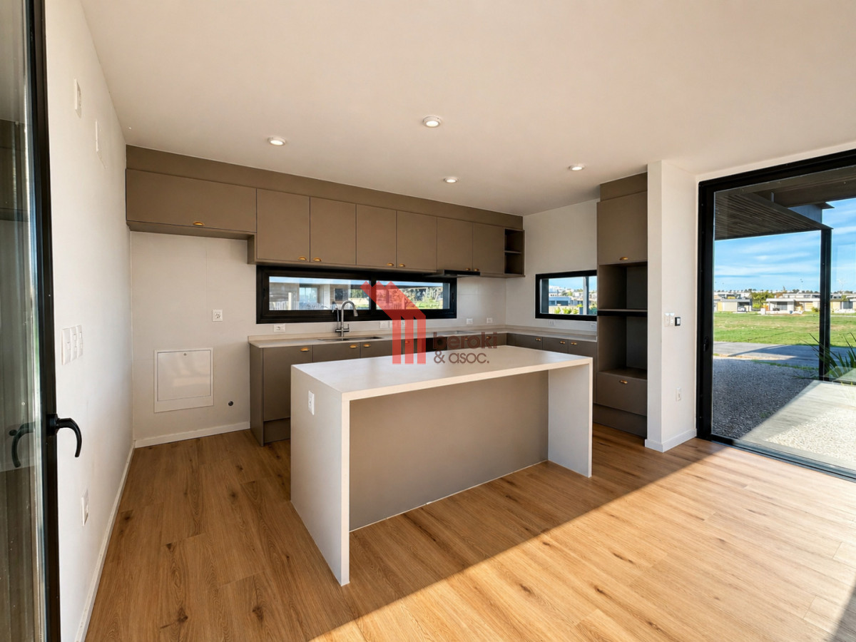 Casa ID.213 - Venta Casa 3 Dormitorios La Juana Piscina Paneles Solares y Barbacoa