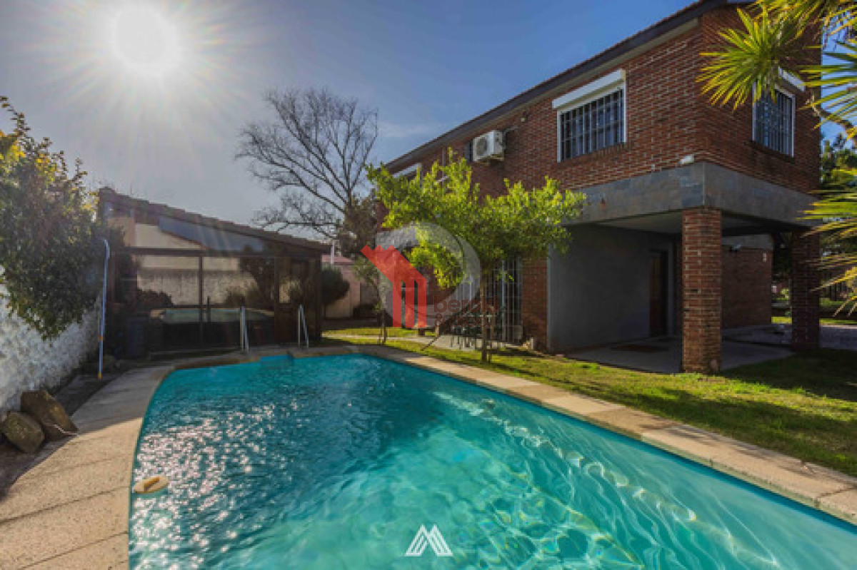 Casa ID.16 - Venta Casa 3 Dormitorios Barra De Carrasco Con Piscina Y 4 Cocheras