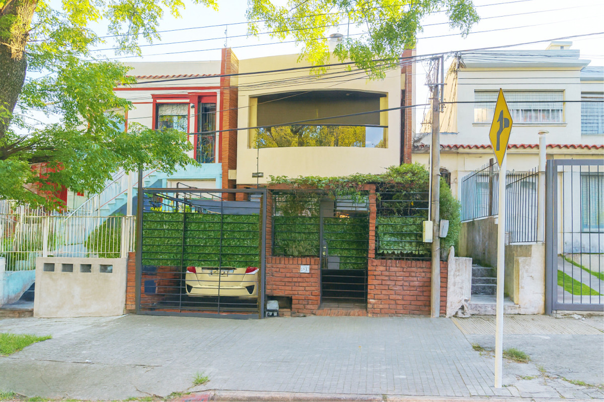 Venta Casa Malvin 4 Dormitorios 3 Baños Garage