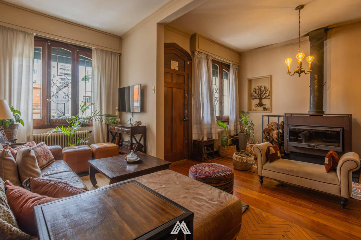 Venta Casa 3 dormitorios Punta Carretas fondo barbacoa y estudio con sala de espera