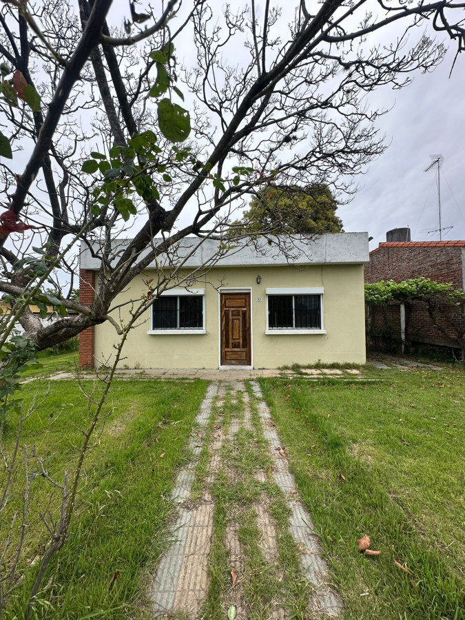 Venta Casa 2 dormitorios. Carrasco Norte, Amplio terreno 636 m2