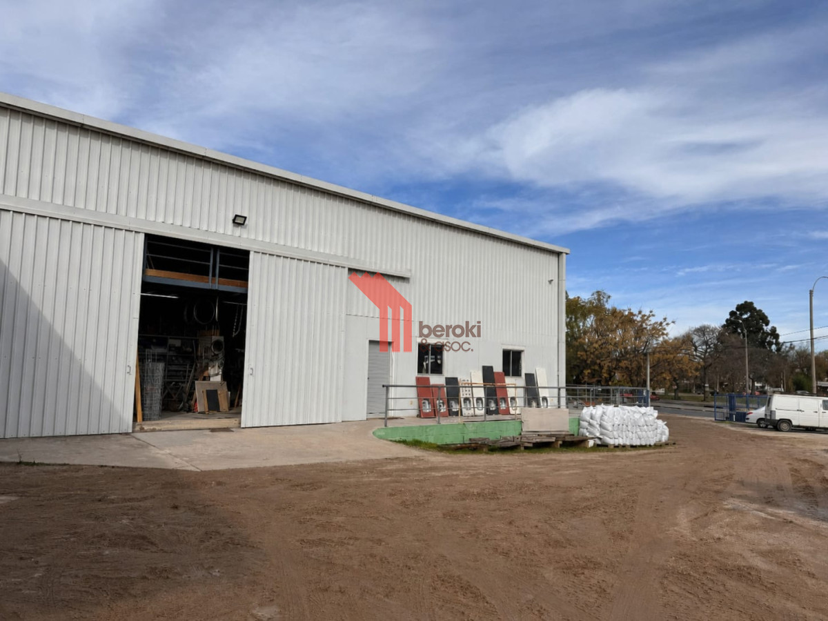 Local Comercial ID.242 - Venta Local comercial, con gran terreno sobre Avenida, Barrio Sayago