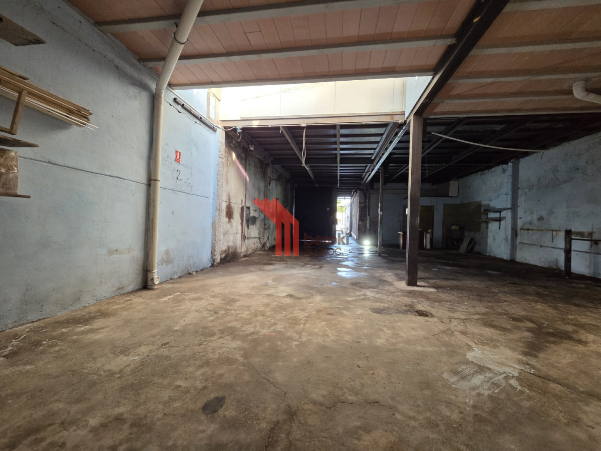 Local Comercial ID.206 - Alquiler Local Comercial o Depósito Jacinto Vera Con Entrada de Camiones