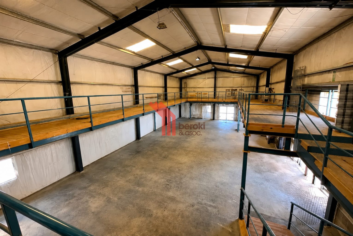Local Comercial ID.242 - Venta Local comercial, con gran terreno sobre Avenida, Barrio Sayago