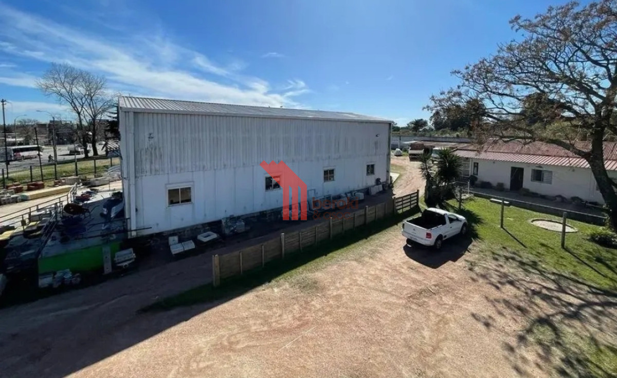 Local Comercial ID.242 - Venta Local comercial, con gran terreno sobre Avenida, Barrio Sayago
