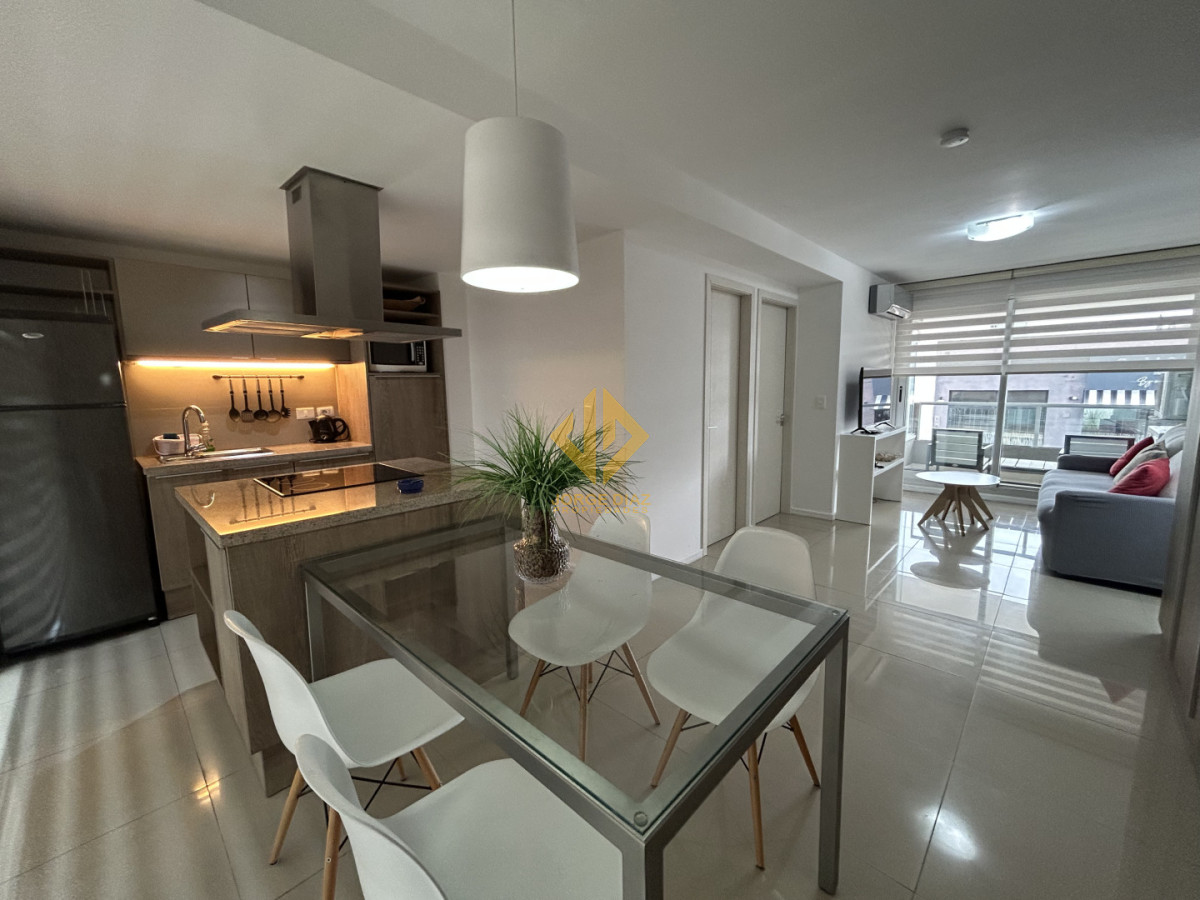 En plena Península y con vista parcial al Puerto de Punta del Este.  - JDP1255A