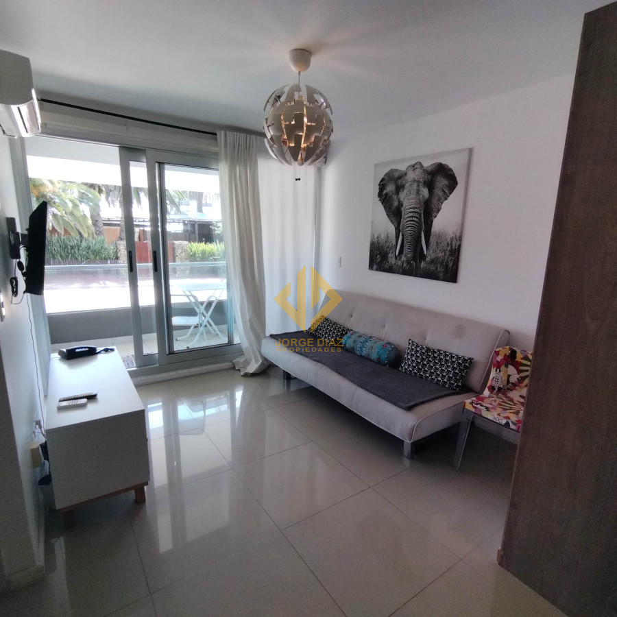 En Altos de Puerto de Punta del Este y cerca de Avda. Gorlero  - JDP2565A