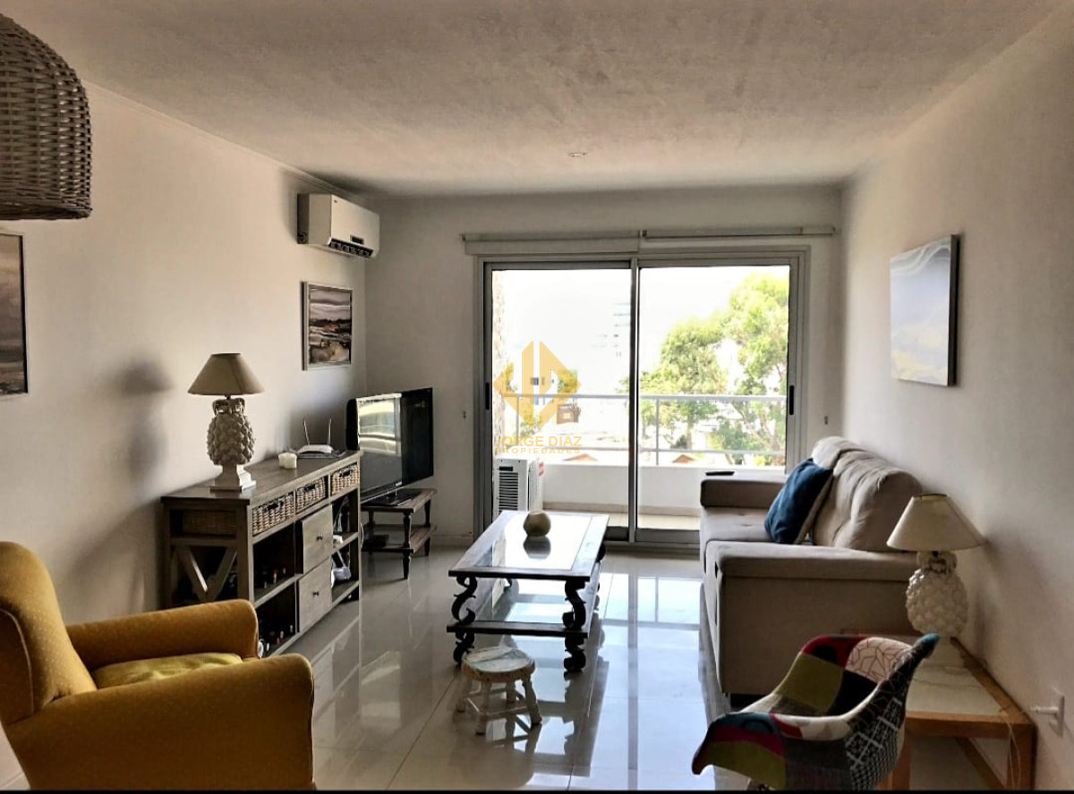 A pasos de la playa Brava y a 5 minutos del centro de Punta del Este  - JDP1291A