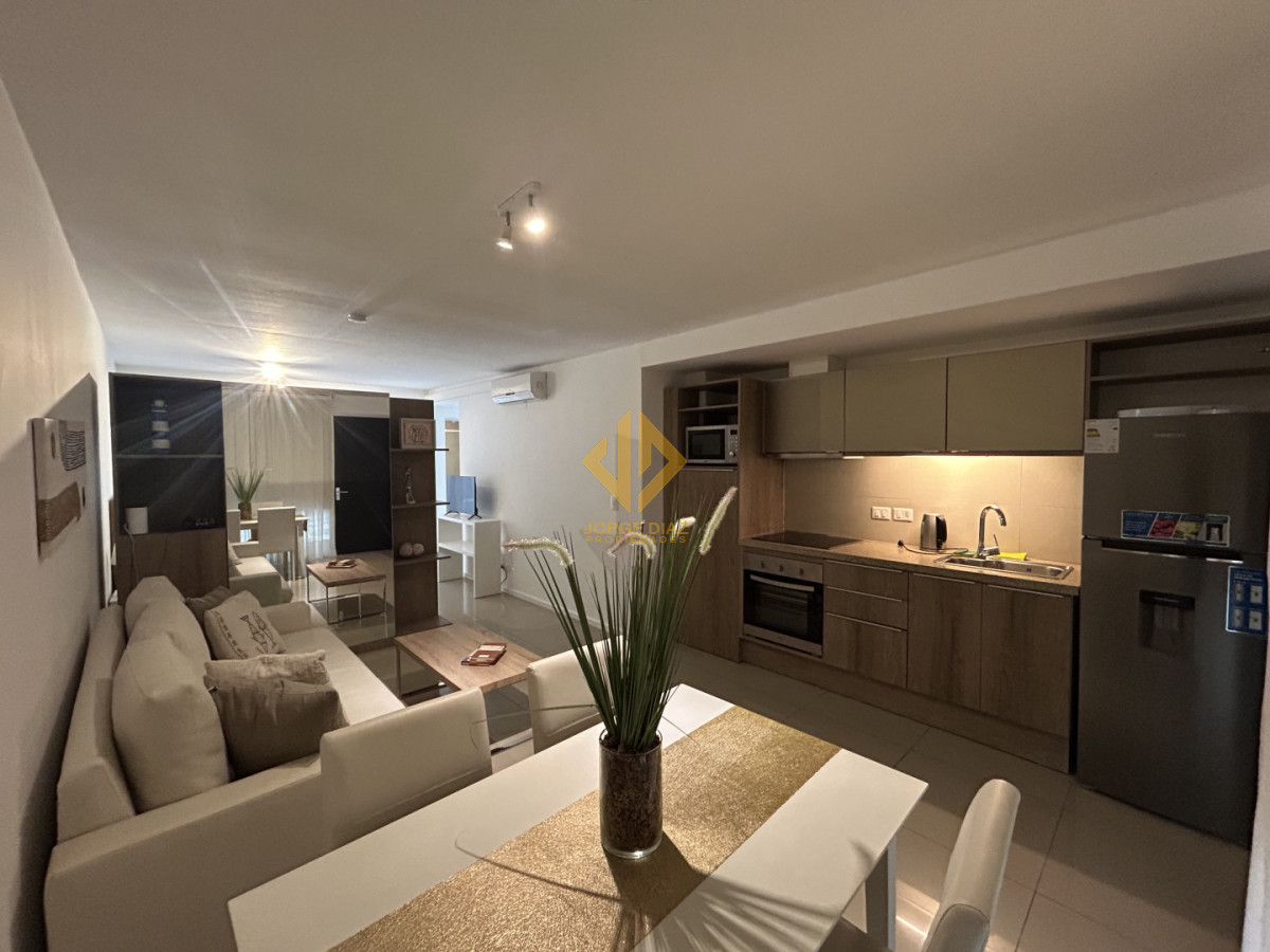 Amplio monoambiente con patio cerrado en Altos del Puerto  - JDP2272A