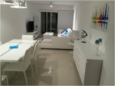 Amenities variados, dos piscinas, juegos para chicos.
Sauna, gimnasio, parrilleros comunes y propios en los balcones, laundry.
Servicio de mucamas diario y servicio de playa en alta temporada. 