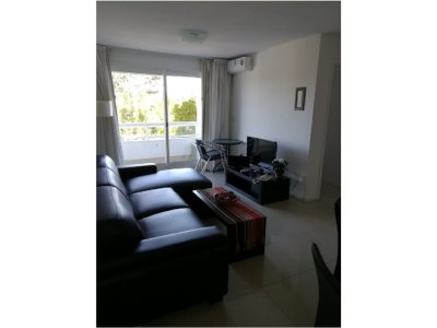 Comodo apartamento de dos dormitorios y dos baños