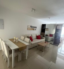 Amplio monoambiente con patio cerrado en Altos del Puerto