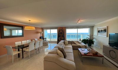300 m2 de planta con la mejor vista al Rio de la Plata y a la Isla de Gorriti