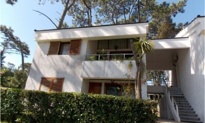Cerca de todo y en un entorno de amplios jardines