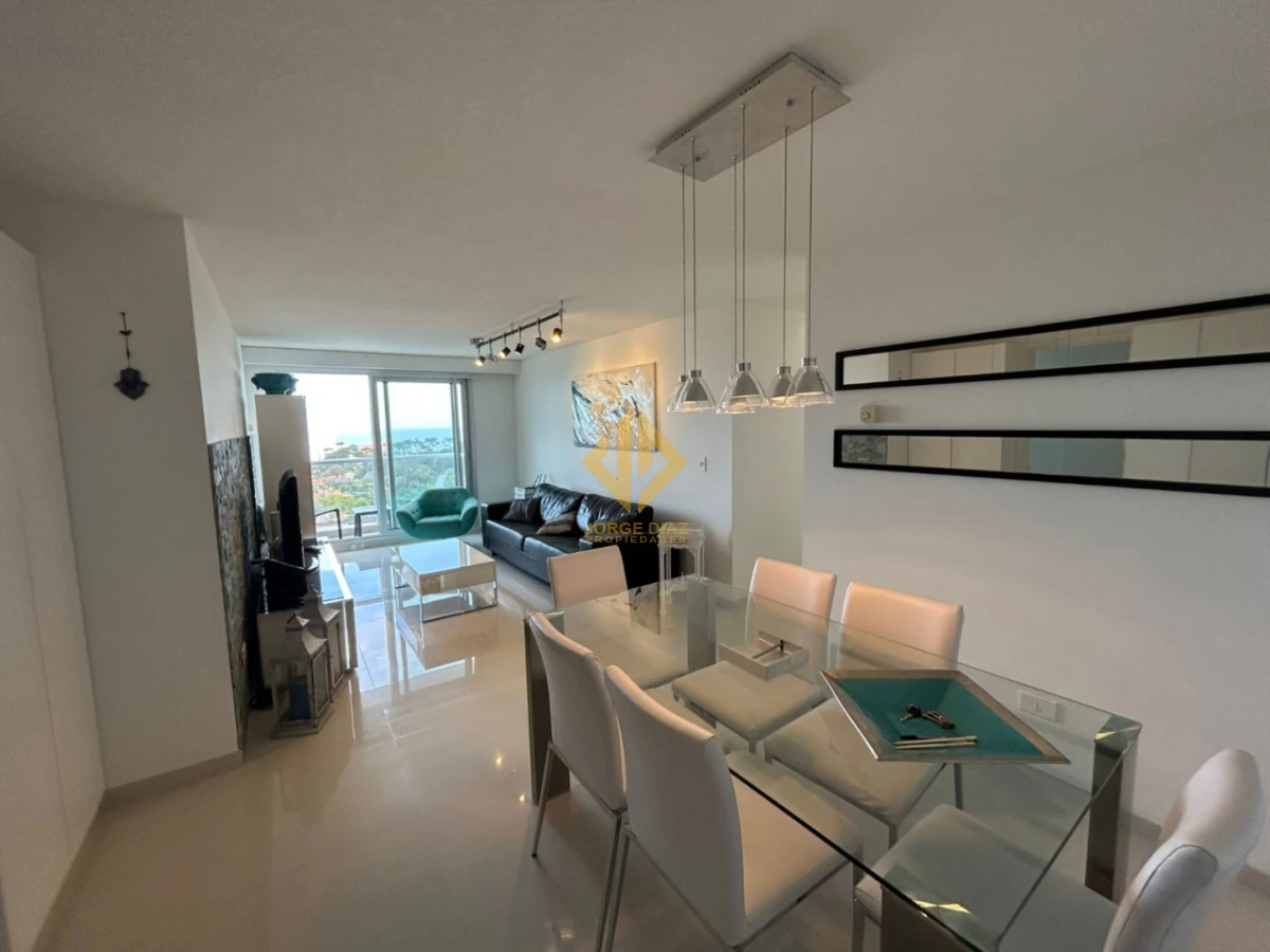 Apartamento en venta de 3 dormitorios c/ cochera en Nuevo Cantegril